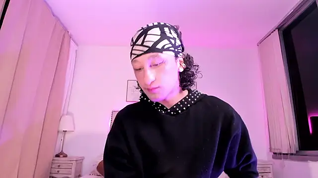 Snapshot of Haru_bloom chatting on 11.08.25 Haru bloom online show from 11.08.25