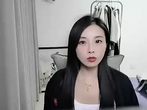 Snapshot of Mien-MM chatting on 10.18.25 Mien-MM online show from 10.18.25