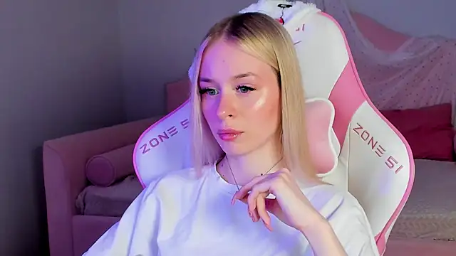 MiaGraces online show from 11.17.25