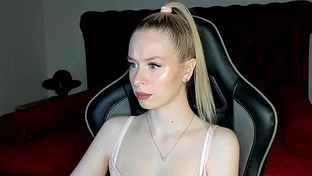 MiaGraces online show from 11.21.25