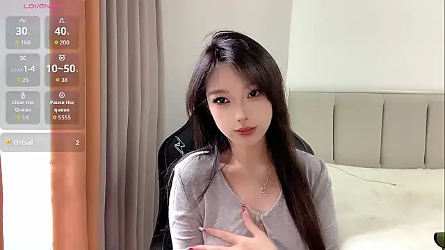 Snapshot of Puppy-12 chatting on 10.27.25 Puppy-12 online show from 10.27.25