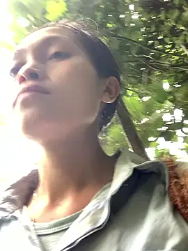 Snapshot of Halyy_xx chatting on 10.15.25 Halyy xx online show from 10.15.25