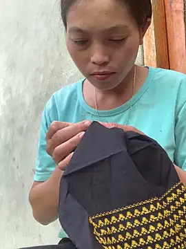 Snapshot of Halyy_xx chatting on 10.18.25 Halyy xx online show from 10.18.25