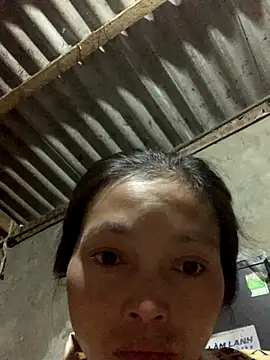 Snapshot of Halyy_xx chatting on 10.18.25 Halyy xx online show from 10.18.25