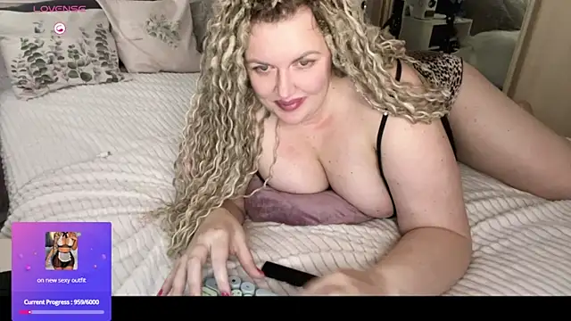 Snapshot of Nivika chatting on 10.03.25 Nivika online show from 10.03.25