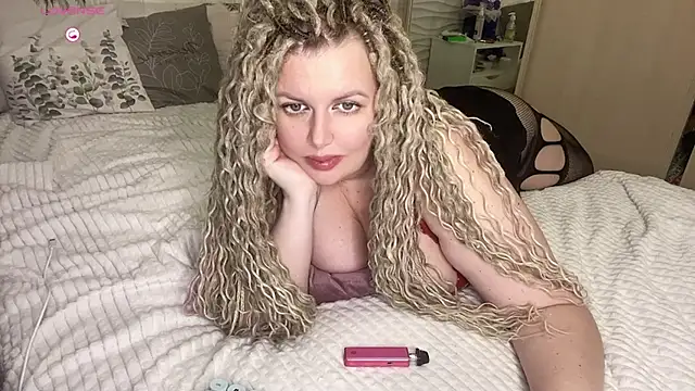 Snapshot of Nivika chatting on 11.06.25 Nivika online show from 11.06.25