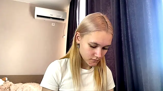 Snapshot of TwinedPeril chatting on 10.11.25 TwinedPeril online show from 10.11.25