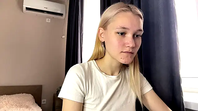 Snapshot of TwinedPeril chatting on 10.14.25 TwinedPeril online show from 10.14.25