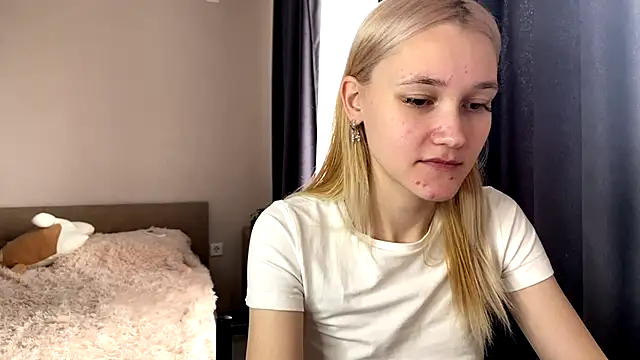 Snapshot of TwinedPeril chatting on 10.15.25 TwinedPeril online show from 10.15.25