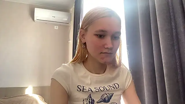 Snapshot of TwinedPeril chatting on 10.22.25 TwinedPeril online show from 10.22.25