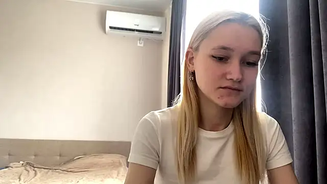 Snapshot of TwinedPeril chatting on 10.24.25 TwinedPeril online show from 10.24.25