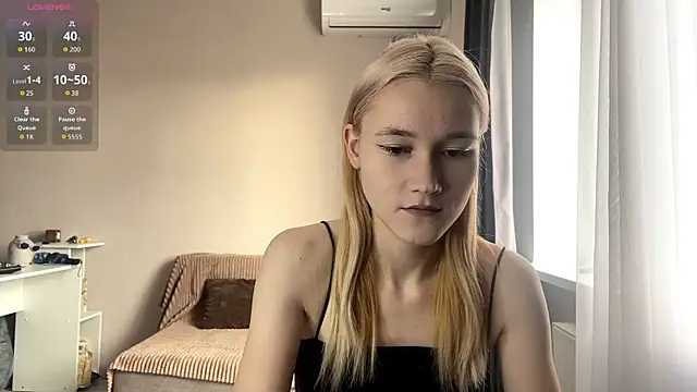 Snapshot of TwinedPeril chatting on 10.31.25 TwinedPeril online show from 10.31.25