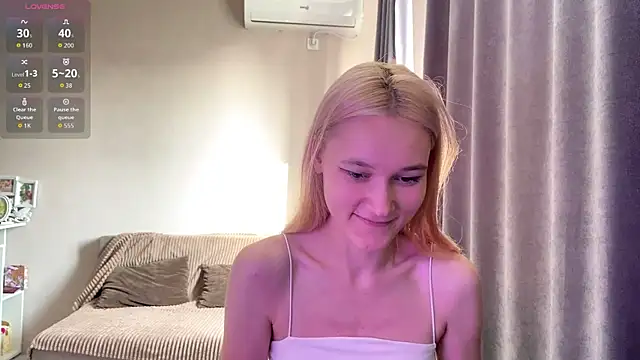 Snapshot of TwinedPeril chatting on 11.08.25 TwinedPeril online show from 11.08.25