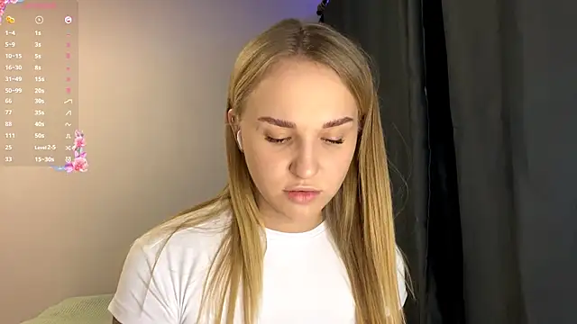 Snapshot of TanekaBoitel chatting on 10.02.25 TanekaBoitel online show from 10.02.25