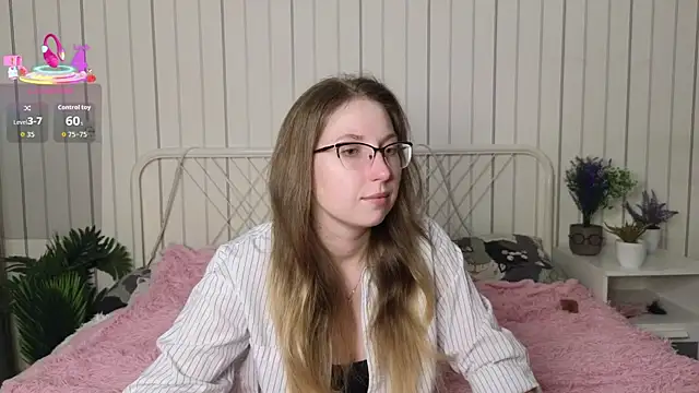 Snapshot of DaliaRadtke chatting on 10.09.25 DaliaRadtke online show from 10.09.25