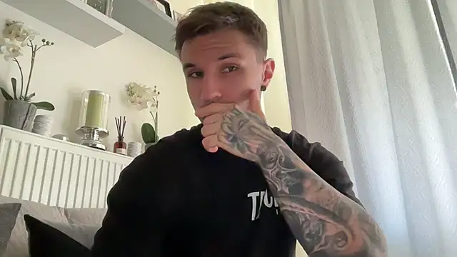 Larsskeet online show from 10.18.25