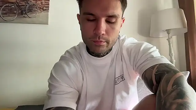 Larsskeet online show from 10.21.25