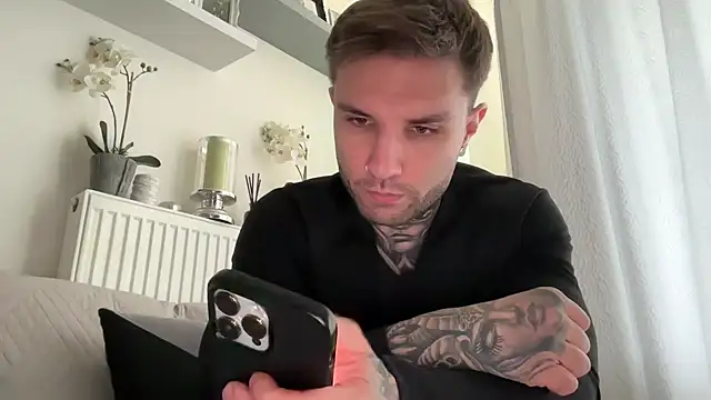 Larsskeet online show from 10.25.25