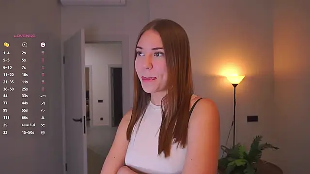 Snapshot of AdrianaCoenen chatting on 11.05.25 AdrianaCoenen online show from 11.05.25