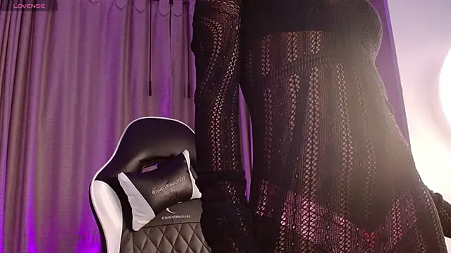 Snapshot of onyx_ebony chatting on 09.27.25 onyx ebony online show from 09.27.25