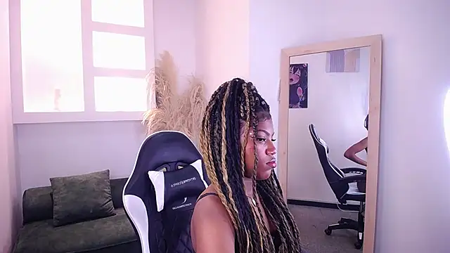 Snapshot of onyx_ebony chatting on 10.17.25 onyx ebony online show from 10.17.25