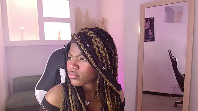 Snapshot of onyx_ebony chatting on 10.31.25 onyx ebony online show from 10.31.25