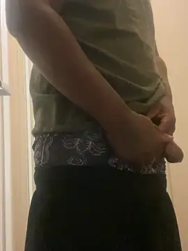 Snapshot of girlwatt chatting on 10.08.25 girlwatt online show from 10.08.25