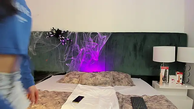 VanessaParis   online show from 10.26.25