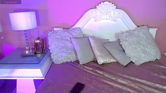 Snapshot of _IsabellaRousse chatting on 10.01.25 IsabellaRousse online show from 10.01.25