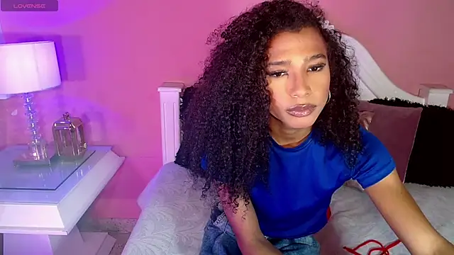 Snapshot of _IsabellaRousse chatting on 10.02.25 IsabellaRousse online show from 10.02.25