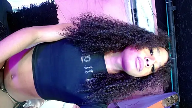 Snapshot of _IsabellaRousse chatting on 10.25.25 IsabellaRousse online show from 10.25.25