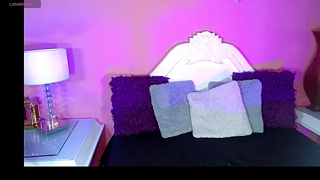 Snapshot of _IsabellaRousse chatting on 11.13.25 IsabellaRousse online show from 11.13.25