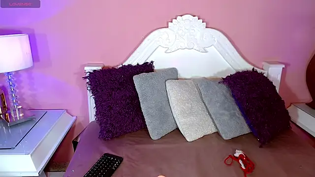 Snapshot of _IsabellaRousse chatting on 11.15.25 IsabellaRousse online show from 11.15.25