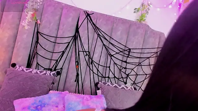 JadeBennett  online show from 10.31.25