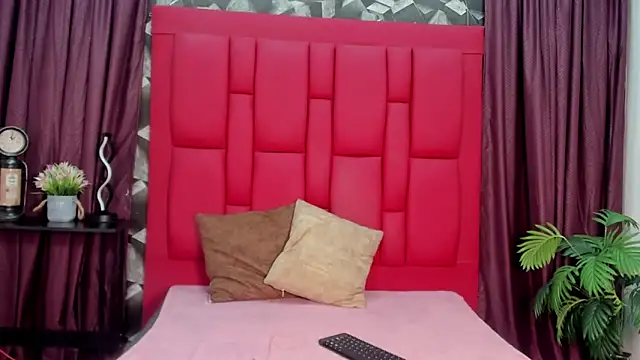 sashajonees online show from 09.25.25