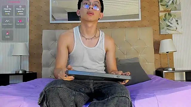 liam twiink online show from 10.04.25