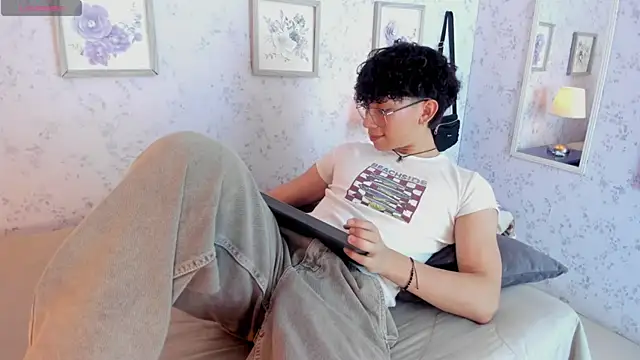 Snapshot of liam_twiink chatting on 06.24.26 liam twiink online show from 06.24.26