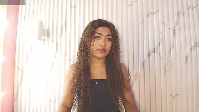 Snapshot of Missdionne_curly chatting on 09.25.25 Missdionne curly online show from 09.25.25