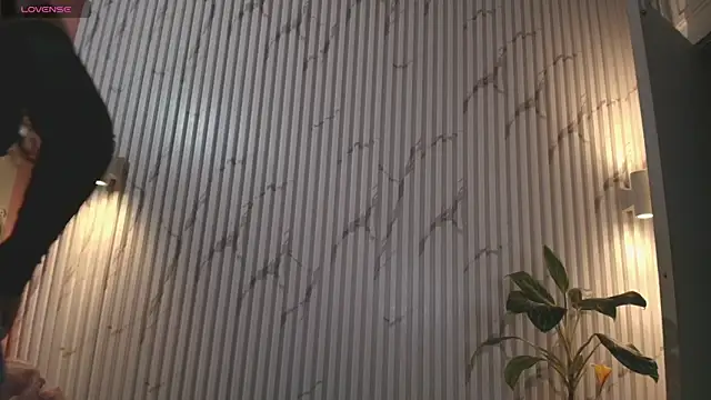 Snapshot of Missdionne_curly chatting on 09.27.25 Missdionne curly online show from 09.27.25