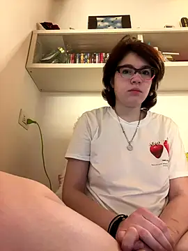 Snapshot of bvb09fan chatting on 09.20.25 bvb09fan online show from 09.20.25