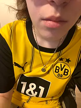 Snapshot of bvb09fan chatting on 09.21.25 bvb09fan online show from 09.21.25