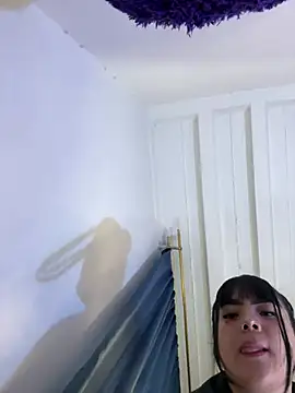 Snapshot of _amelie- chatting on 02.28.26 amelie- online show from 02.28.26