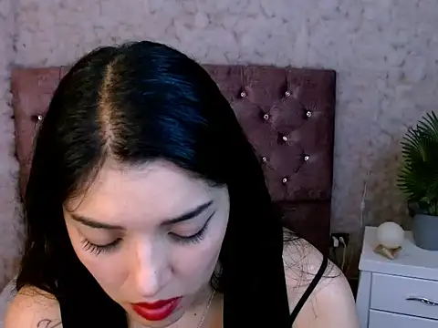 dreams girl online show from 10.22.25