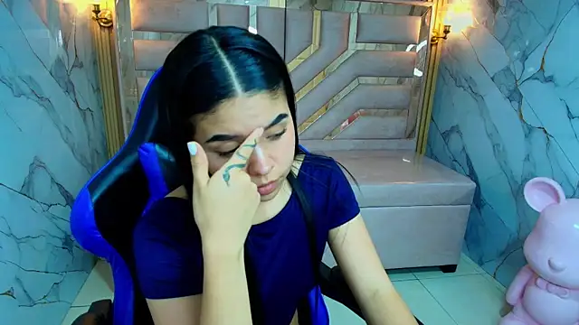 Snapshot of ambarina_r chatting on 10.24.25 ambarina r online show from 10.24.25