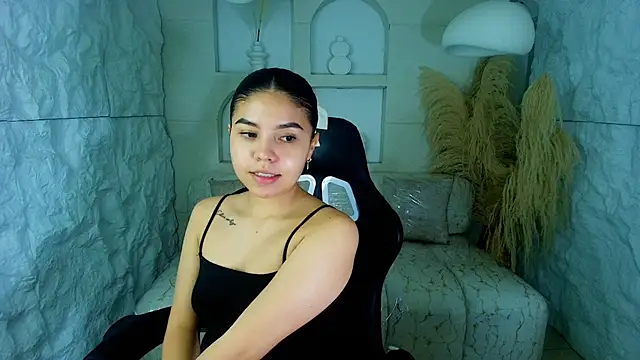 Snapshot of ambarina_r chatting on 11.09.25 ambarina r online show from 11.09.25