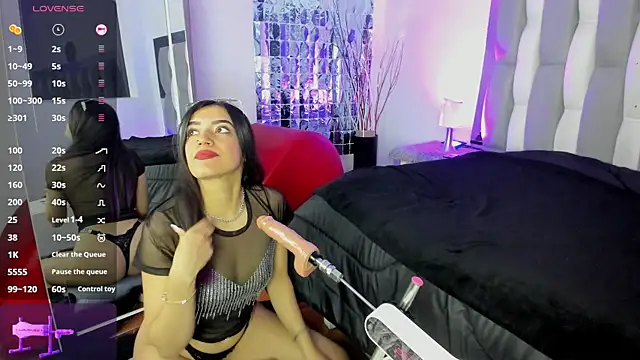 Snapshot of IsaDiiaz chatting on 10.04.25 IsaDiiaz online show from 10.04.25