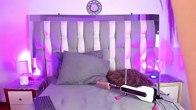 Snapshot of IsaDiiaz chatting on 10.25.25 IsaDiiaz online show from 10.25.25