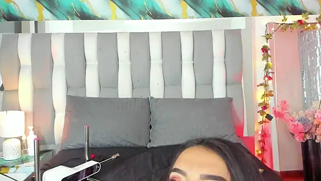 IsaDiiaz online show from 12.22.25