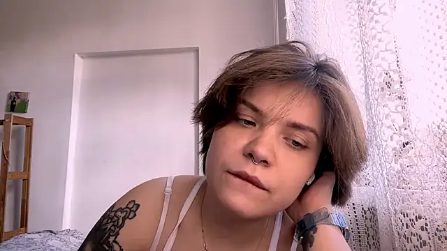 Snapshot of SabrinaFolts chatting on 10.07.25 SabrinaFolts online show from 10.07.25