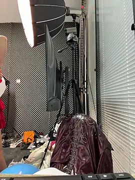 YY-27 online show from 11.19.25